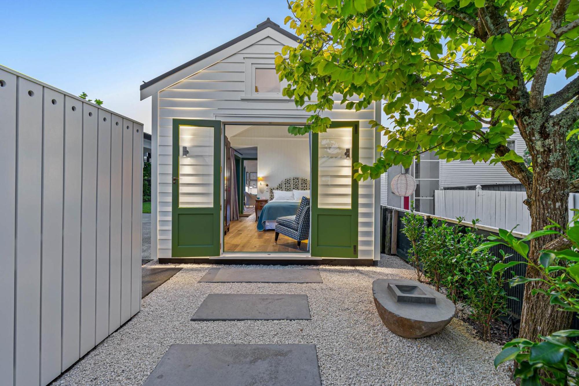 Augusta Hut Villa Auckland Exterior photo